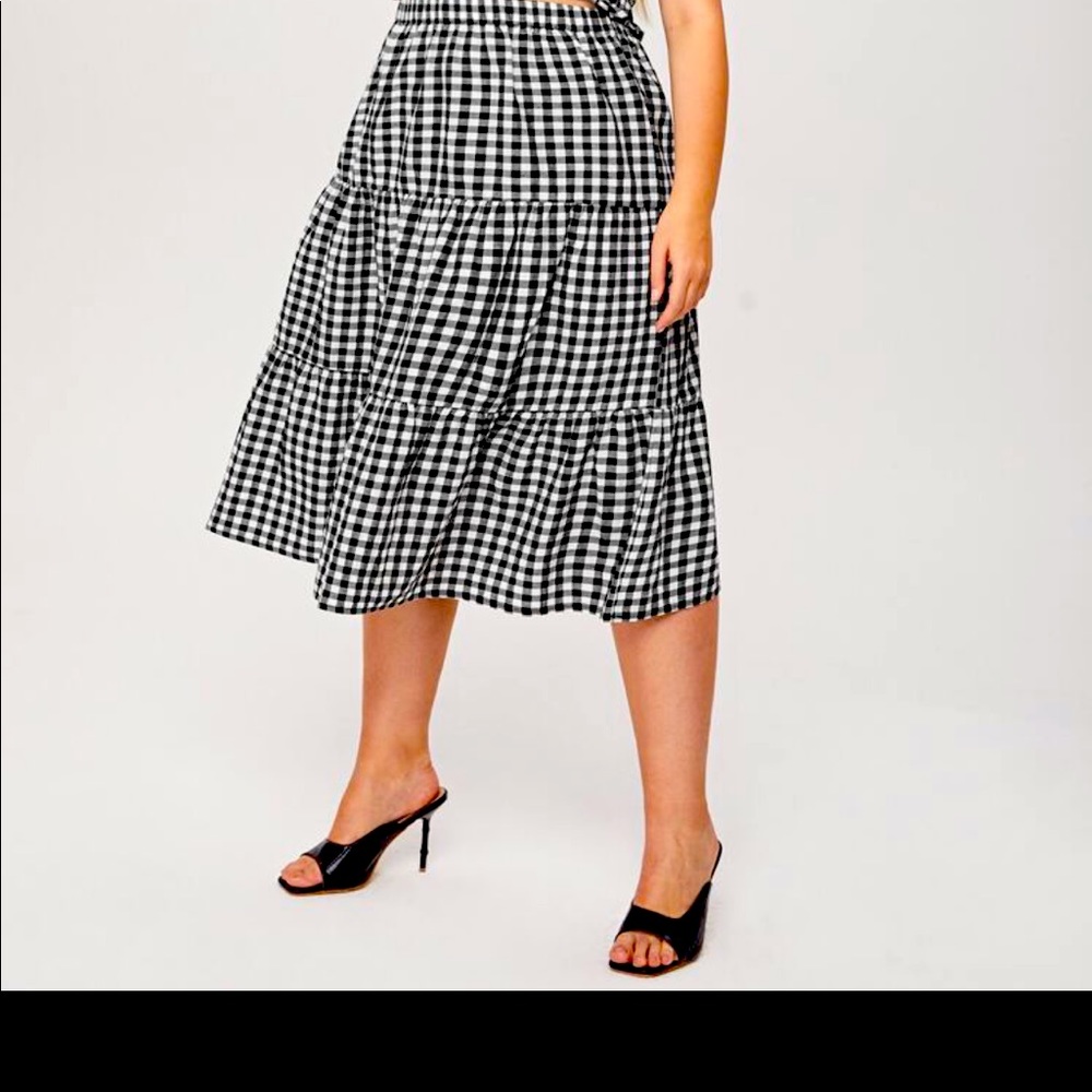 Shein Skirt brand new. Super cute! Runs small